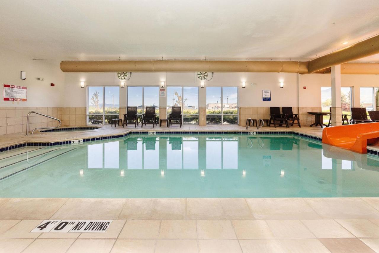 Comfort Inn & Suites Logan Near University Buitenkant foto