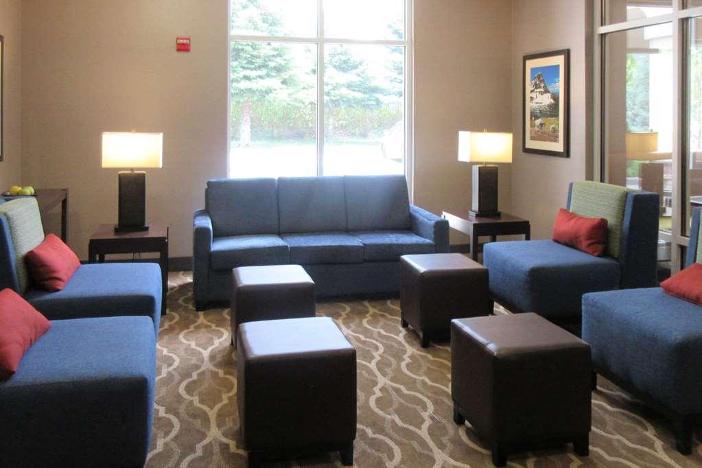 Comfort Inn & Suites Logan Near University Buitenkant foto