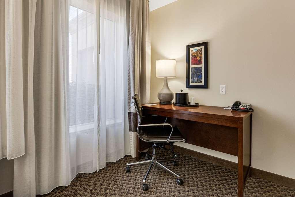 Comfort Inn & Suites Logan Near University Kamer foto
