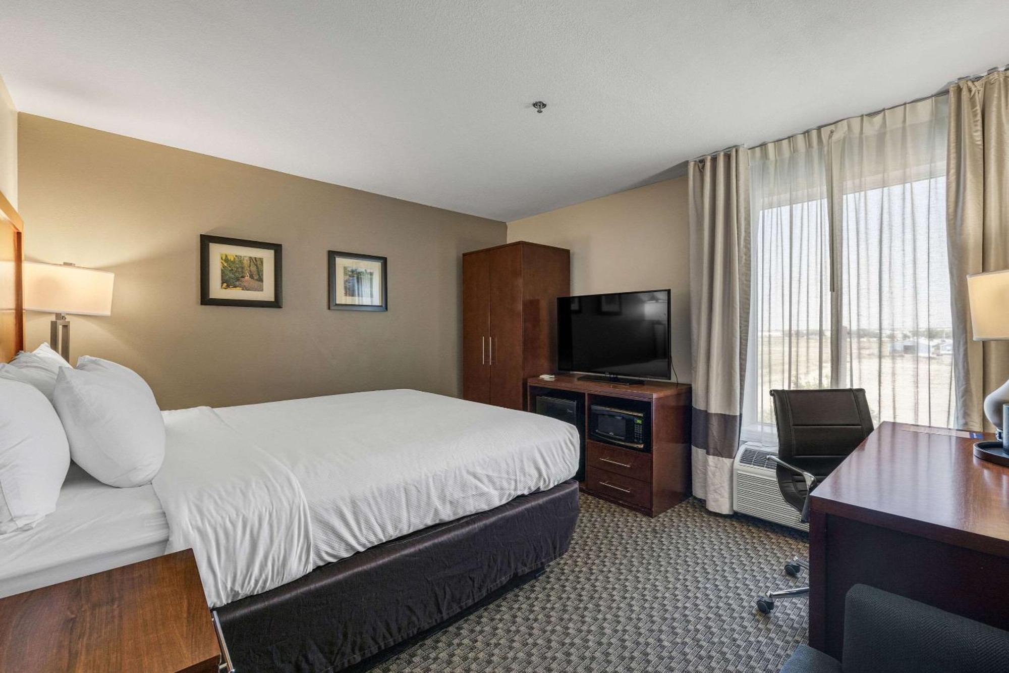 Comfort Inn & Suites Logan Near University Buitenkant foto