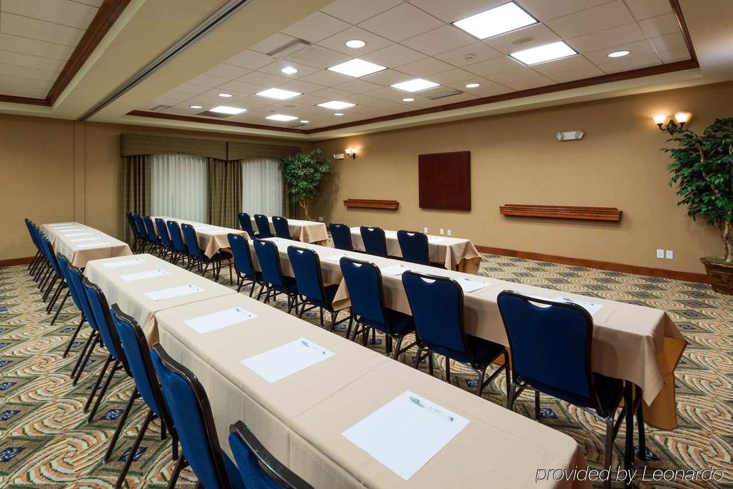 Comfort Inn & Suites Logan Near University Buitenkant foto