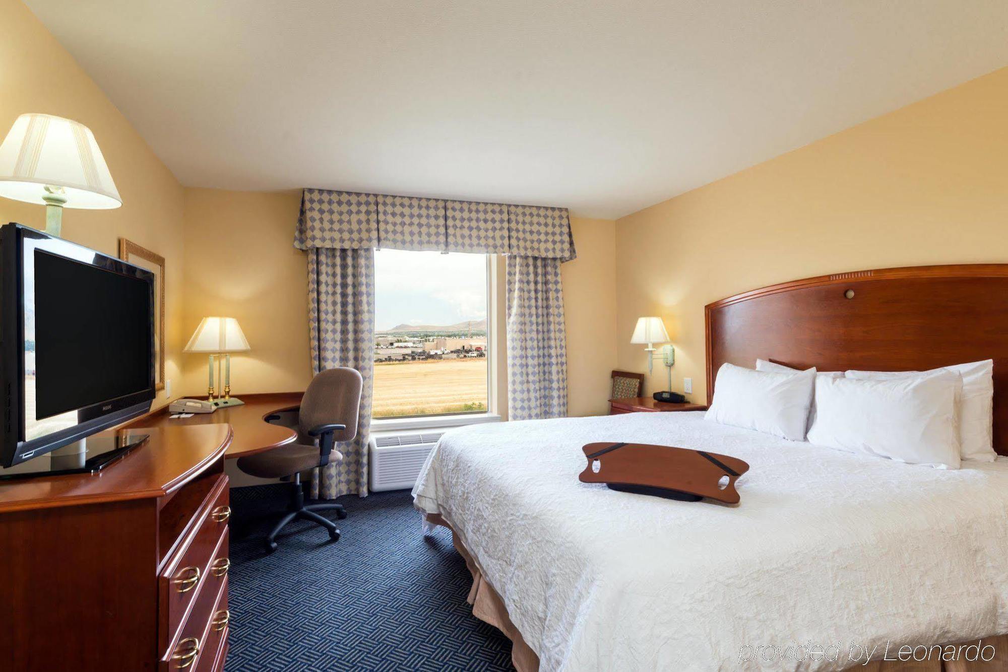Comfort Inn & Suites Logan Near University Buitenkant foto