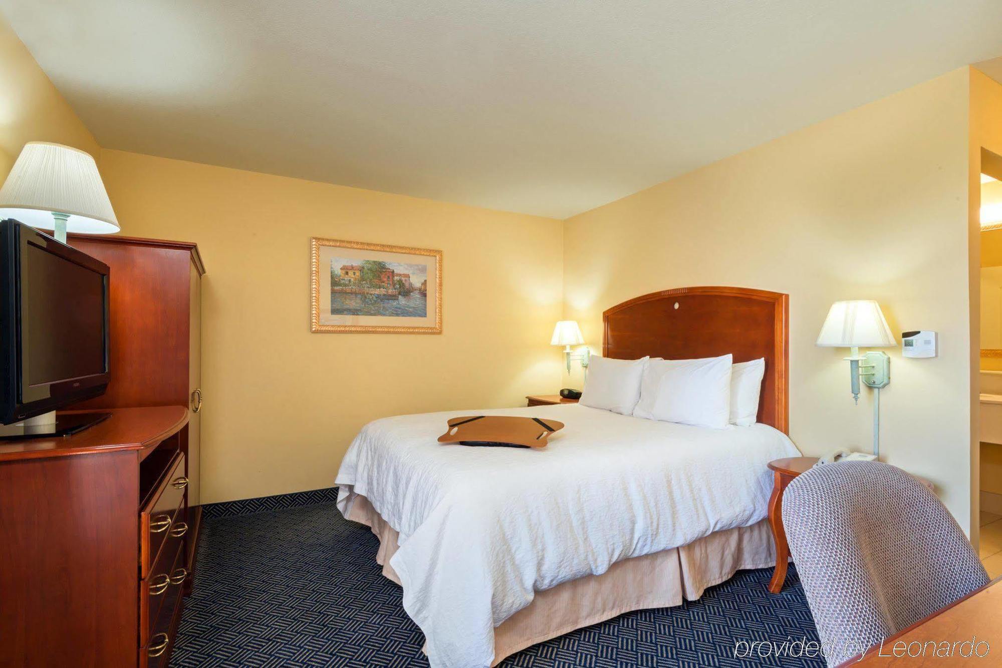 Comfort Inn & Suites Logan Near University Buitenkant foto