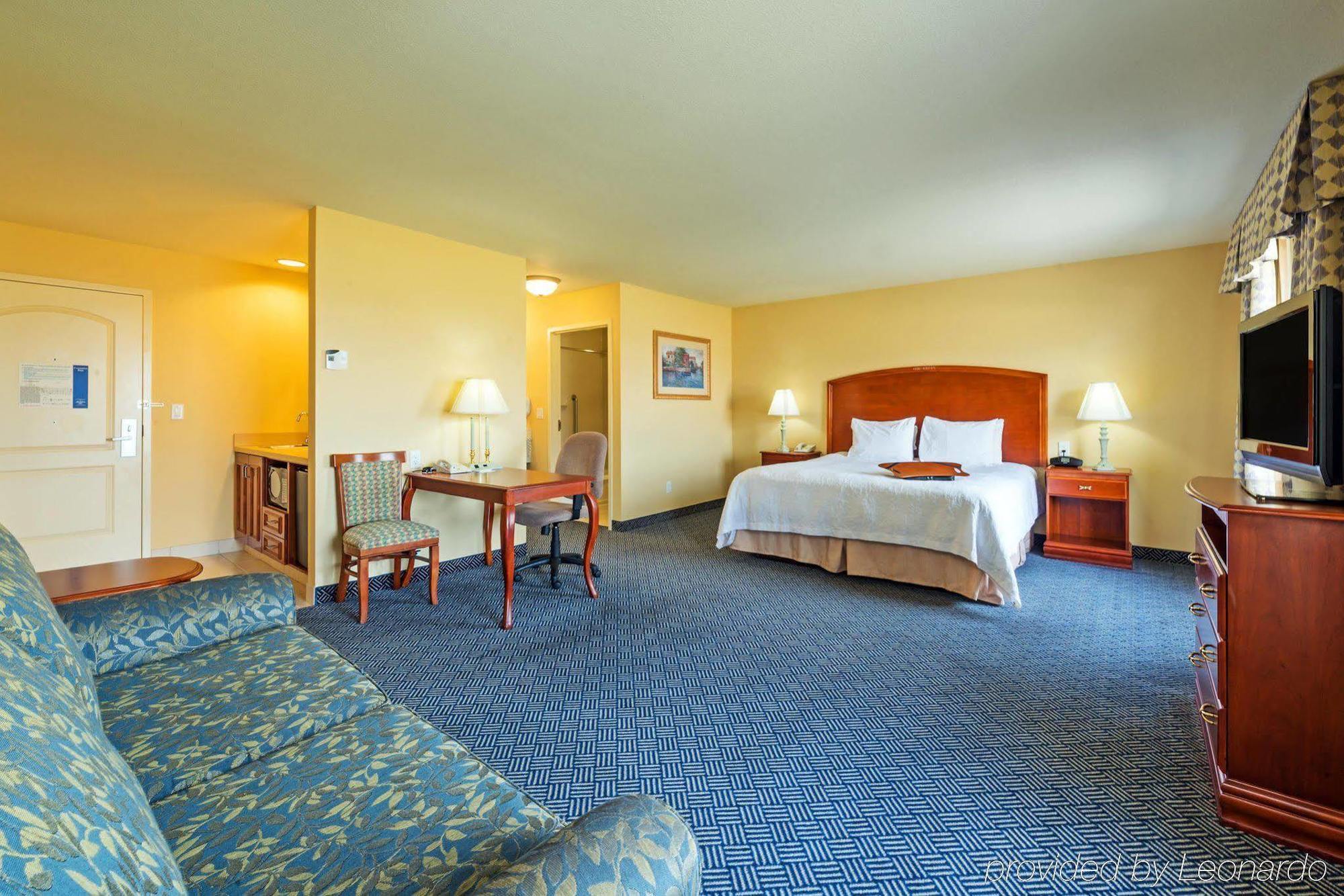 Comfort Inn & Suites Logan Near University Buitenkant foto