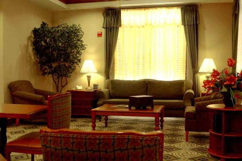 Comfort Inn & Suites Logan Near University Buitenkant foto