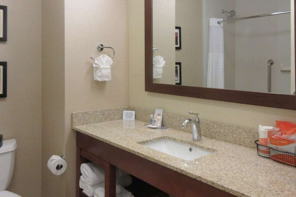 Comfort Inn & Suites Logan Near University Kamer foto