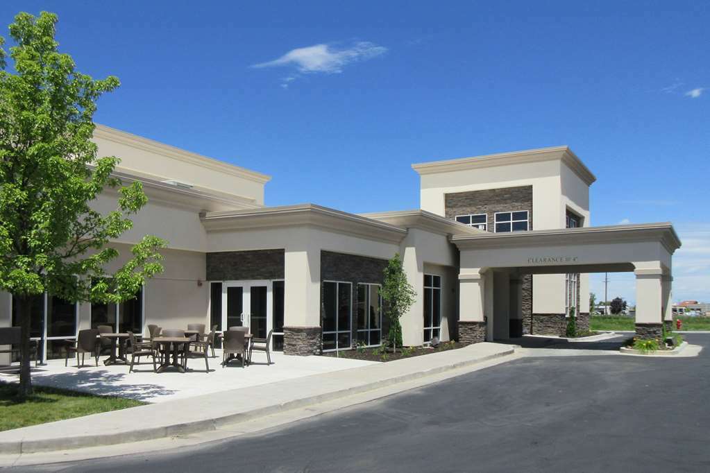 Comfort Inn & Suites Logan Near University Buitenkant foto